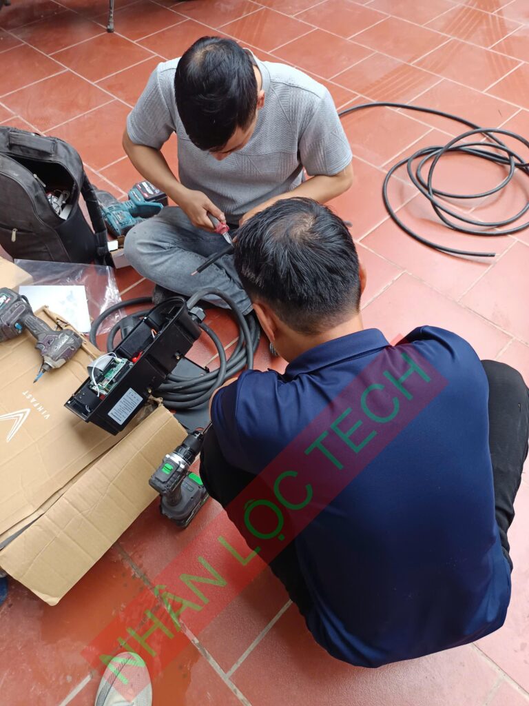Hoa Phuong Camera - Lap Tru Sac Xe Dien (7)