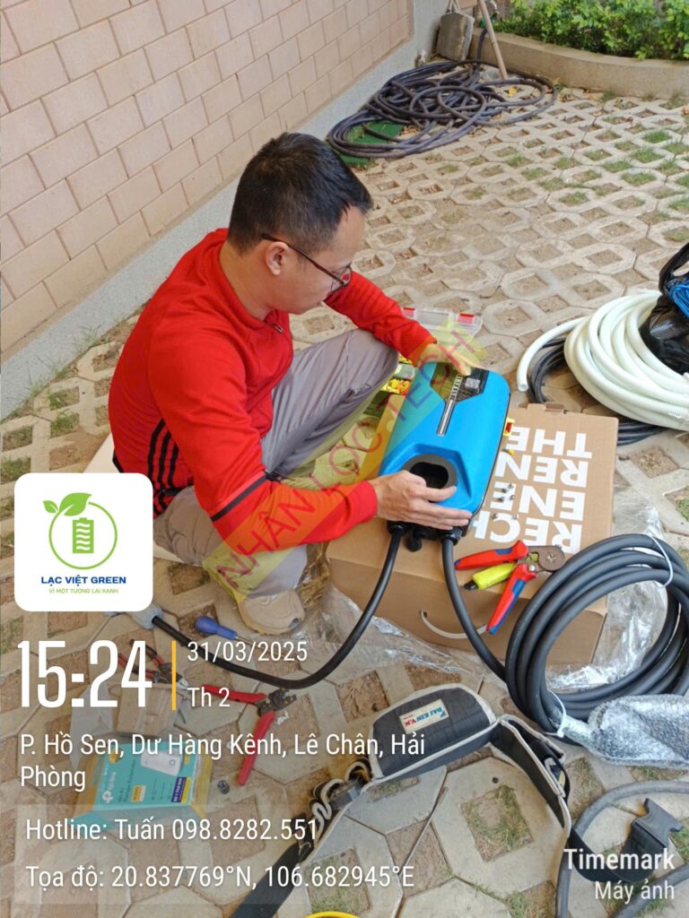 Nhan Loc Tech_ Lap Dat Tru Sac Vinfast Gia Re (8)