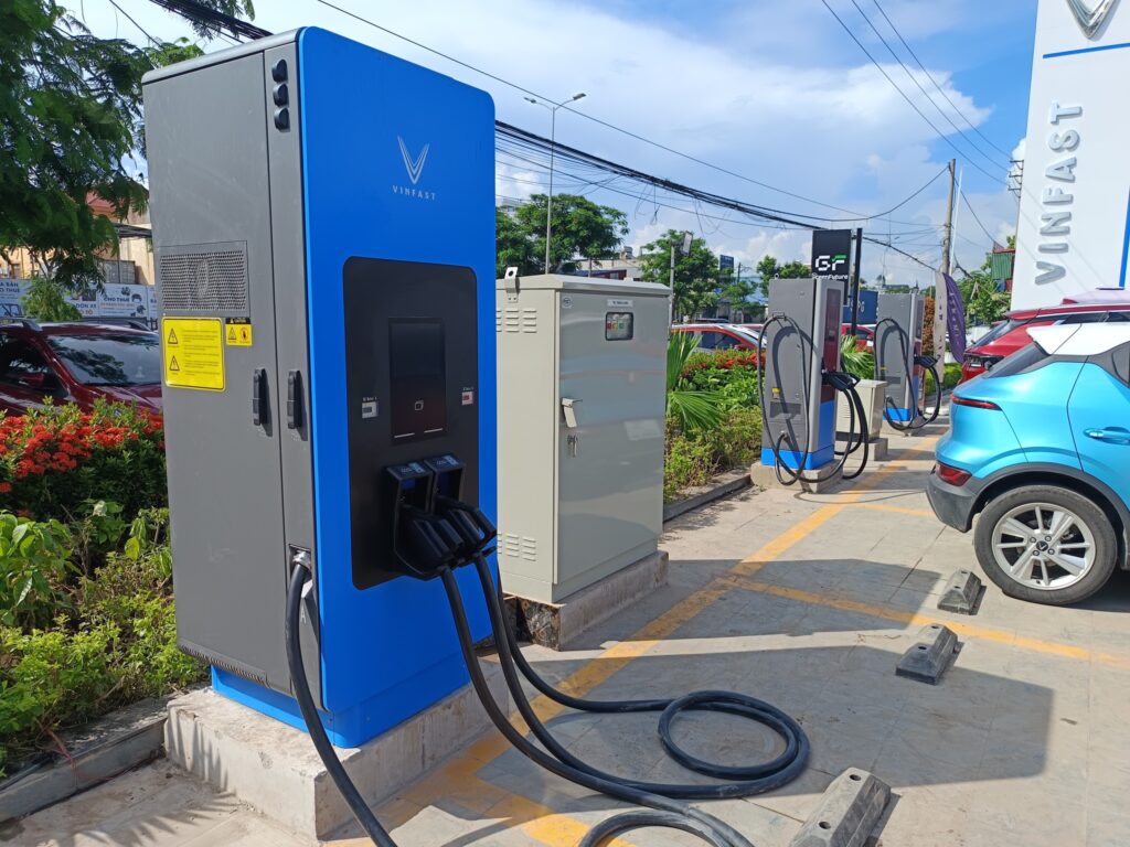 Lap_dat_tram_sac_tai_hai_phong-cong_ty_nhan_loc (4)